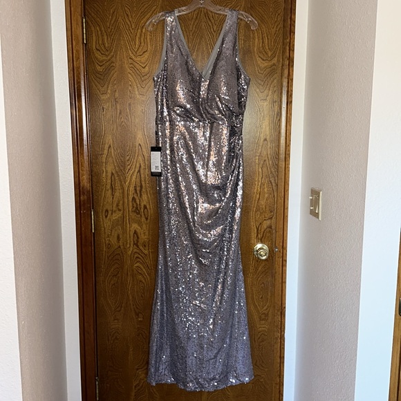 NWT Ever Pretty Elegant V Neck Sequin Evening Dress - Picture 5 of 11